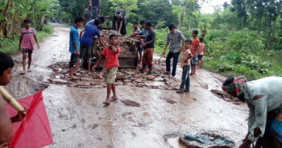 নিজগ্রামের ভাঙ্গা সড়ক মেরামত কলেজ-বিশ্ববিদ্যালয়ের শিক্ষার্থীদের