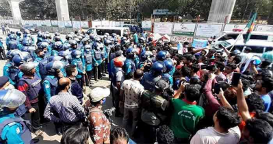 শাহবাগে জাতীয় বিশ্ববিদ্যালয়ের শিক্ষার্থীদের বিক্ষোভের চেষ্টা, আটক ১০