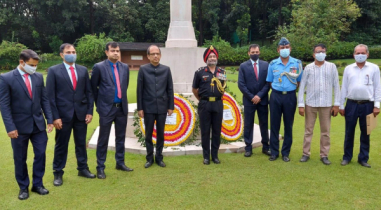 চট্টগ্রামের ওয়ার সিমেট্রিতে ভারতীয় হাইকমিশনের শ্রদ্ধা