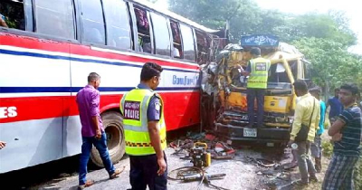 বাগেরহাটে বাস-ট্রাক মুখোমুখি সংঘর্ষে শিশুসহ নিহত ৩