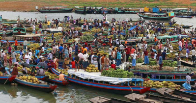 ভাসমান এক রূপময় বাজার বনরূপা