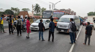 সাংবাদিক শামসুজ্জামানকে গ্রেপ্তারের প্রতিবাদে ঢাকা-আরিচা মহাসড়ক অবরোধ