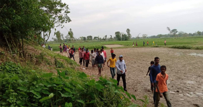 দুর্গাপুর সীমান্তে পড়ে আছে ভারতীয় নাগরিকের গুলিবিদ্ধ মরদেহ