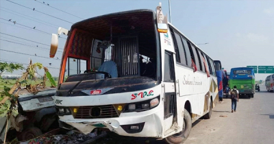 নিয়ন্ত্রণ হারিয়ে গাছে বাসের ধাক্কা, নিহত ৪