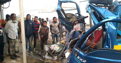 দিনাজপুরে বাস-পিকআপ ভ্যানের মুখোমুখি সংঘর্ষ, নিহত ৩