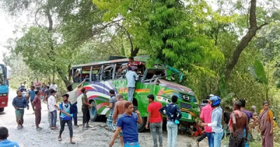 মানিকগঞ্জে সড়ক দুর্ঘটনায় মা-ছেলেসহ নিহত ৩