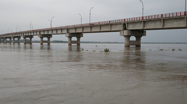 পানি কিছুটা কমলেও আতঙ্কে তিস্তা পাড়ের মানুষ