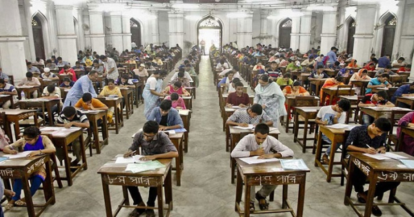 দীর্ঘদিন বন্ধ থাকার পর শুরু হয়েছে বিশ্ববিদ্যালয়ে ভর্তি পরীক্ষা