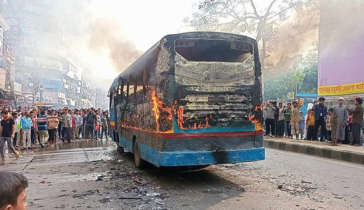 গুলিস্তানে বাসে আগুন