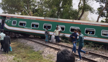 কুমিল্লায় বিজয় এক্সপ্রেস ট্রেনের ৭ বগি লাইনচ্যুত