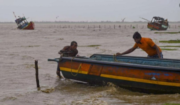 ওড়িশার উপকূলে আছড়ে পড়েছে ঘূর্ণিঝড় দানা