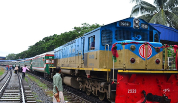 ৫ ঘণ্টা পর ঢাকার সঙ্গে রেল যোগাযোগ শুরু