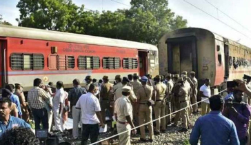 ভারতে ট্রেনে ভয়াবহ আগুনে নিহত অন্তত ১০