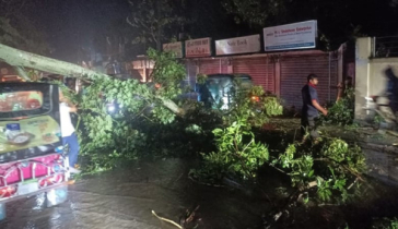 ঘূর্ণিঝড় ‘হামুন’ কেড়ে নিল ৩ প্রাণ, একশ ঘর ক্ষতিগ্রস্ত