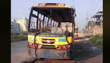 ডেমরায় বাসে আগুন, ভেতরে ঘুমন্ত হেলপারের মৃত্যু