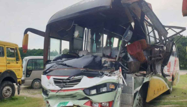 বঙ্গবন্ধু সেতুতে ট্রাকের পেছনে বাসের ধাক্কা, নিহত ৩