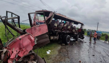 মানিকগঞ্জে বাস-ট্রাকের মুখোমুখি সংঘর্ষে নিহত ৩