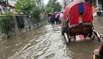 রাজধানীতে ৮০ মিলিমিটার বৃষ্টি, বিভিন্ন স্থানে জলাবদ্ধতা